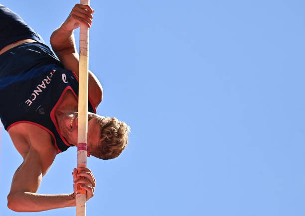 陳若琳身高成謎，網(wǎng)友熱議：她到底有多高？