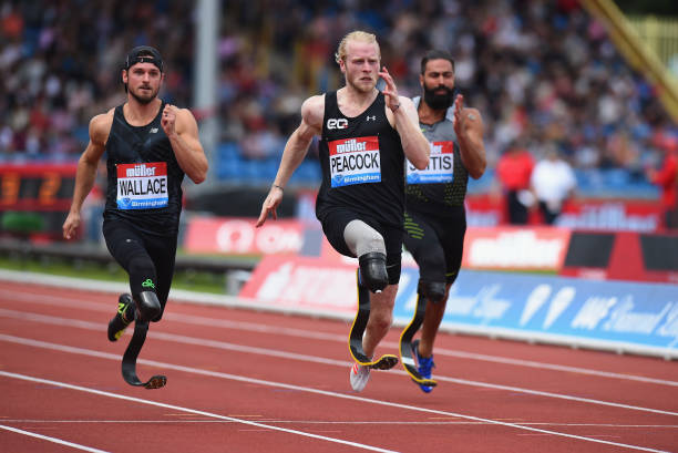 曲棍球場與足球場：地面材質(zhì)和標記差異