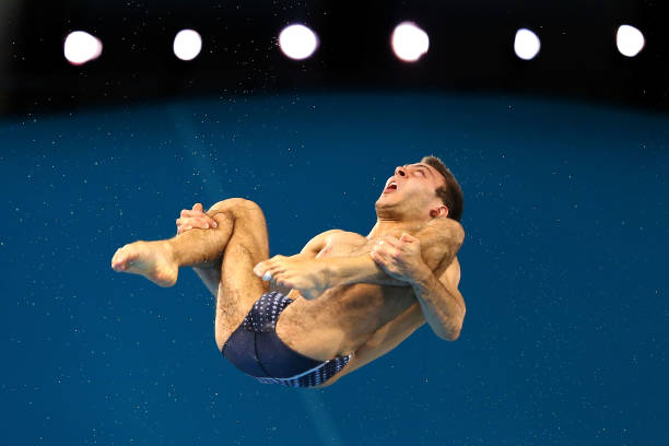 博爾特標(biāo)志性慶祝動(dòng)作合集：閃電姿勢(shì)與賽場(chǎng)狂歡時(shí)刻