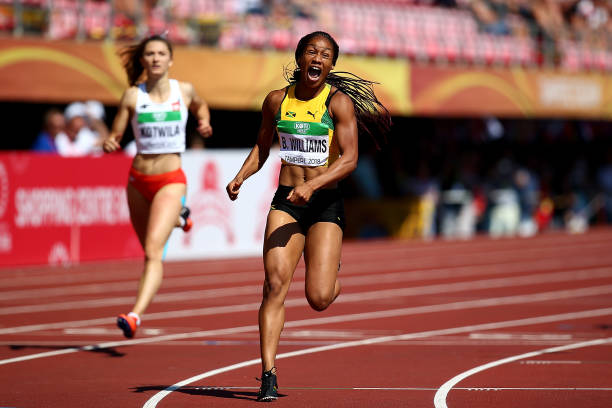 郭晶晶在體育教育領(lǐng)域的地位有何體現(xiàn)？