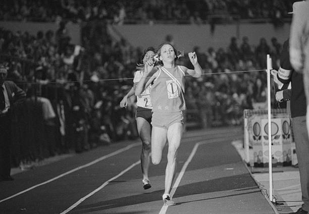 足球場(chǎng)標(biāo)準(zhǔn)尺寸：國(guó)際足聯(lián)與各聯(lián)賽的差異