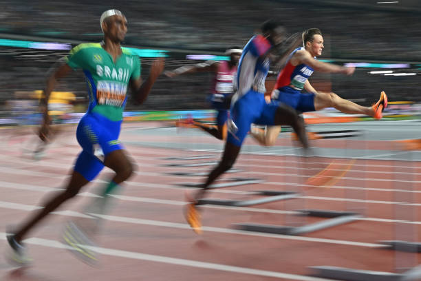 超越極限：邁克·鮑威爾跳遠(yuǎn)慢動(dòng)作回放