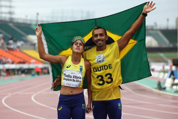 伏明霞跳水奪冠，為國爭光再添榮耀