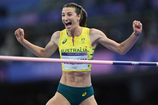 吳敏霞丈夫張效誠吃小龍蝦，網(wǎng)友：太真實(shí)了！