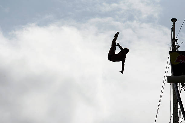 三級跳遠動作分解：慢動作視頻助你突破技術(shù)瓶頸