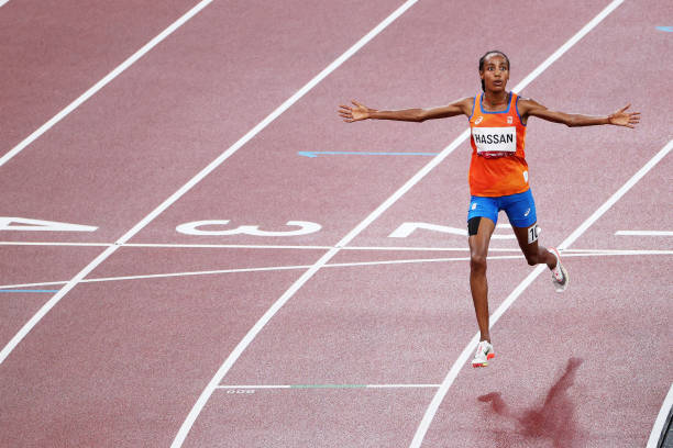 跳高訓練指南：掌握背越式與俯臥式技巧