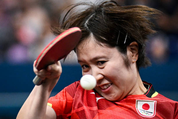 誰更厲害？看圖講述乒乓小選手的對(duì)決