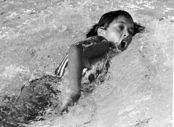 游泳池水中的氯能殺死艾滋病病毒嗎？