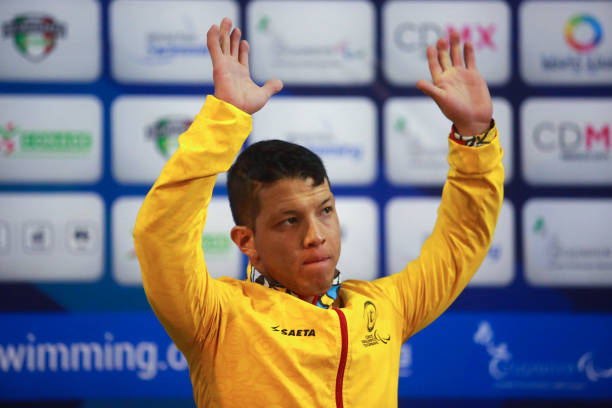 蝶泳冠軍的秘訣：如何掌握完美的波浪動(dòng)作