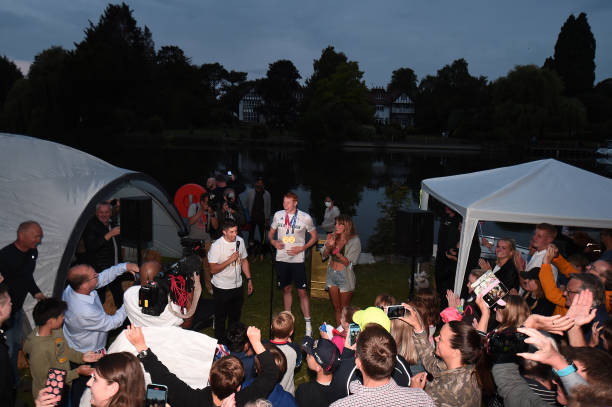 游泳教練的底薪標準：行業(yè)平均水平是多少？