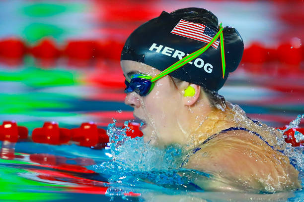 游泳耳塞佩戴步驟詳解，告別耳朵不適