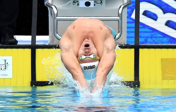 游泳作為康復(fù)運(yùn)動：男性腰椎問題的有效解決方案