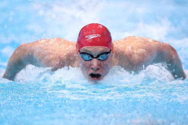 游泳技巧解析：蛙泳和自由泳的遠(yuǎn)距離優(yōu)勢(shì)