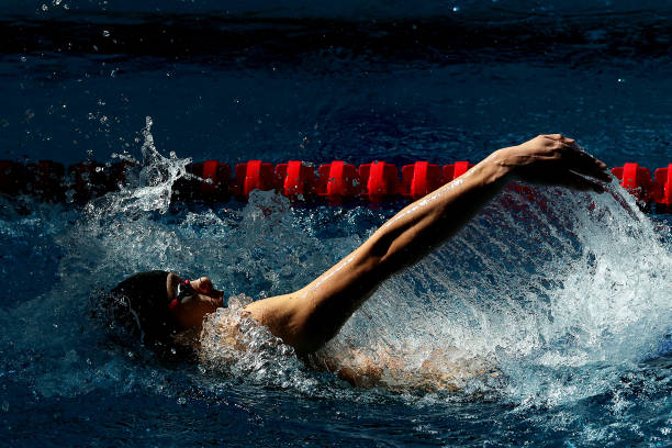 游泳腳蹬練習器材使用指南:腳蹼、浮板輔助訓練視頻