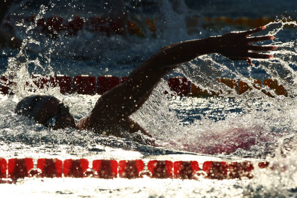 游泳腳部動作四步分解圖：提升水感與推進力