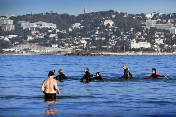 夏日狂歡：泳裝美女熱舞視頻大全