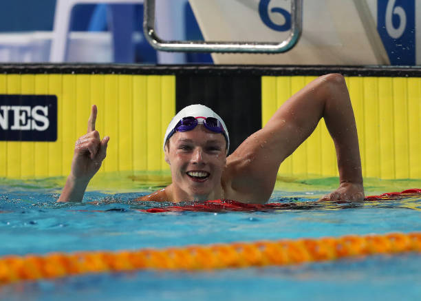 藝術(shù)與力量的完美結(jié)合：花樣游泳表演賽精彩回顧