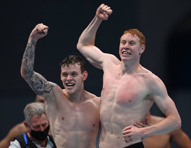 耳朵進(jìn)水別亂掏！醫(yī)生教你正確處理游泳后耳道堵塞