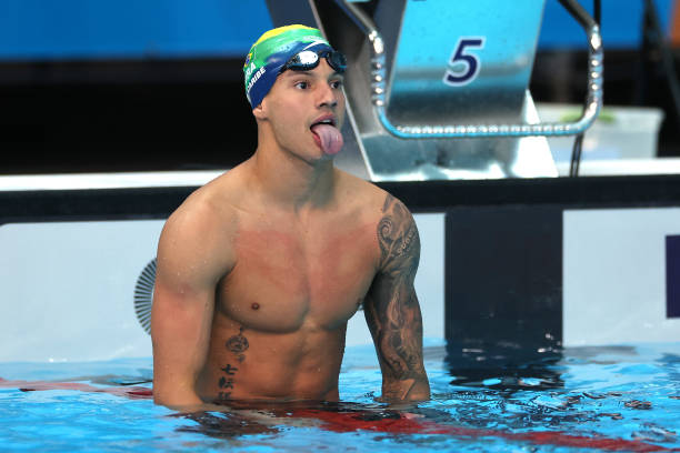 女性夢見游泳是好是壞？專家為你解答