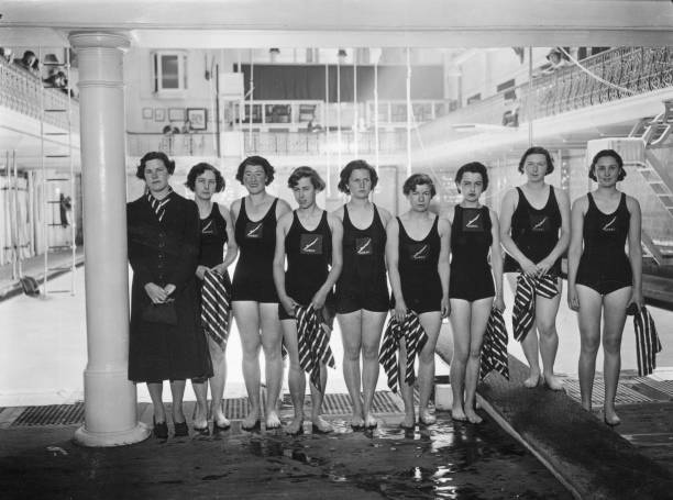 水花四濺：專業(yè)游泳運(yùn)動員的訓(xùn)練瞬間