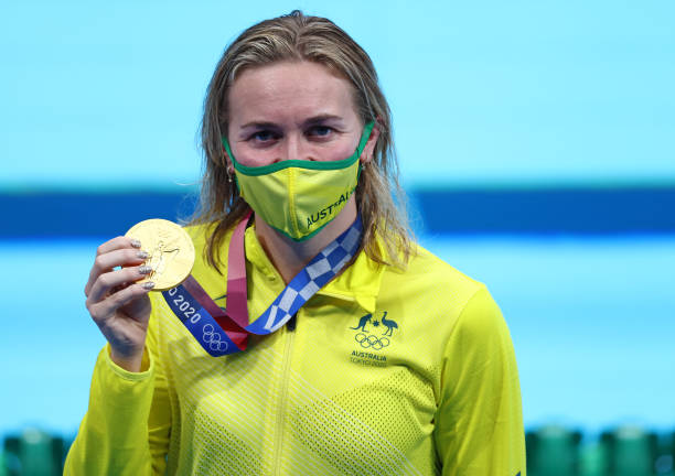 游泳比賽精彩瞬間：世界冠軍的完美轉(zhuǎn)身