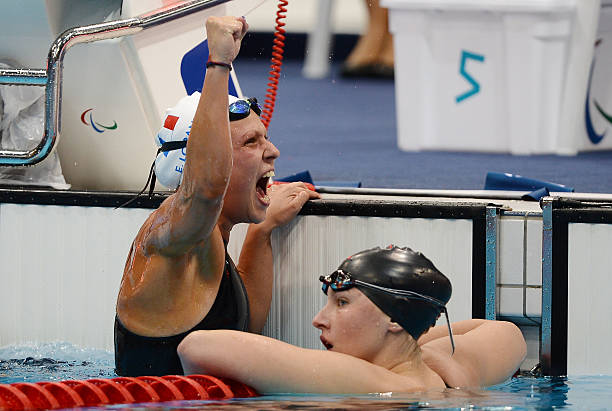 寶寶游泳日記：第一次下水，勇敢的小寶貝！?