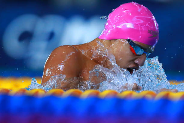 游泳健將圖集：男子游泳姿勢與技巧大全