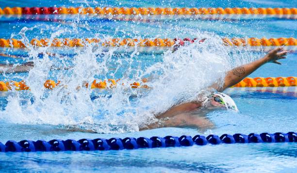 女人夢見游泳池：潛意識中的情感波瀾