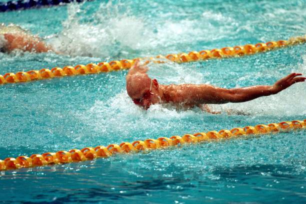 終極清單：從“游泳”到“跳水”，所有相關(guān)動(dòng)詞的現(xiàn)在分詞形式匯總表