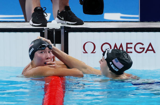 同步之美：雙人花樣游泳完美配合精彩瞬間