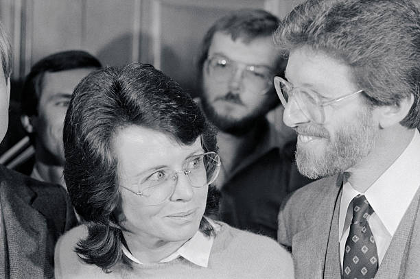 網(wǎng)球場地寬度與邊線裁判的關(guān)系