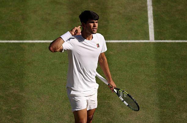 觸網(wǎng)球裝備選購指南：球拍、球與場地選擇