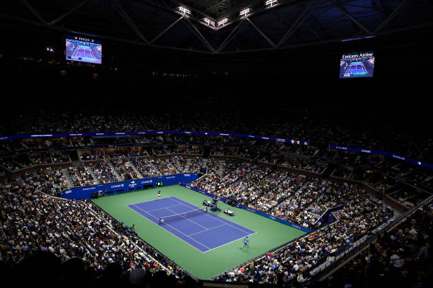 發(fā)球如閃電，對(duì)手連球影都看不見(jiàn)