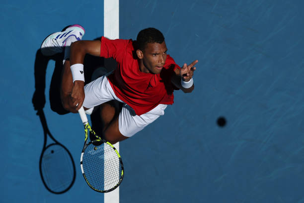 網(wǎng)球計(jì)分技巧解析：從發(fā)球到?jīng)Q勝局的戰(zhàn)術(shù)布局