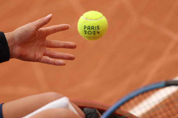 網(wǎng)球雙打與單打中的越界規(guī)則有何不同？