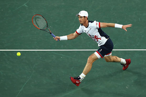 反拍平擊球技術(shù)：球拍運(yùn)行軌跡的力學(xué)原理