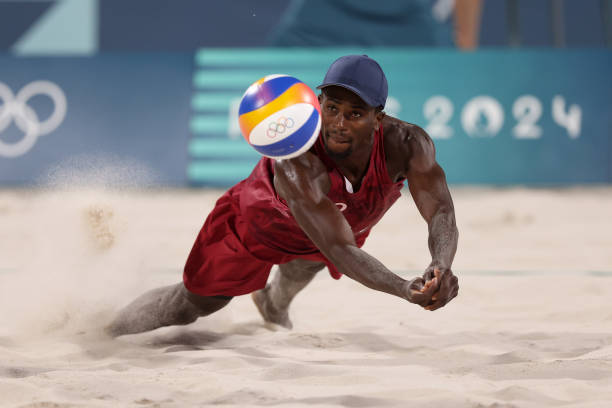 張常寧泳裝拍攝花絮：從球場(chǎng)到泳池的多面魅力