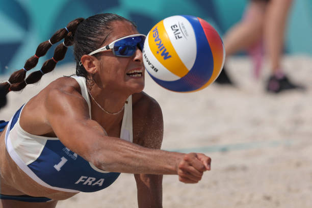 岡察洛娃第二任丈夫的名字與生平