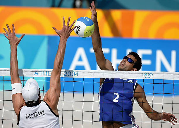 排球比賽中的裁判手勢指南：從發(fā)球到得分