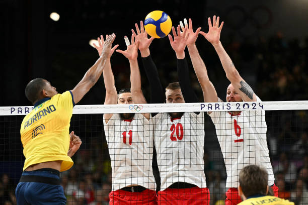 丁霞丈夫罕見露面:陪伴妻子出席活動