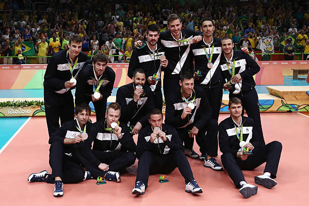 排球規(guī)則解析：發(fā)球失敗后隊員能否繼續(xù)擊球？