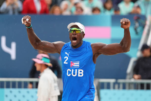 浙江中考排球墊球標(biāo)準(zhǔn)解讀：從基礎(chǔ)動(dòng)作到高分技巧