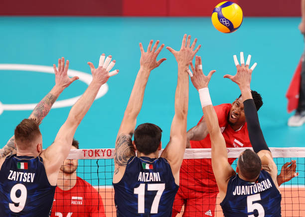 手繪與電腦繪制排球場地平面圖的對比與選擇