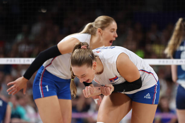 中考排球墊球考試：次數(shù)要求、評分標(biāo)準(zhǔn)與提分技巧