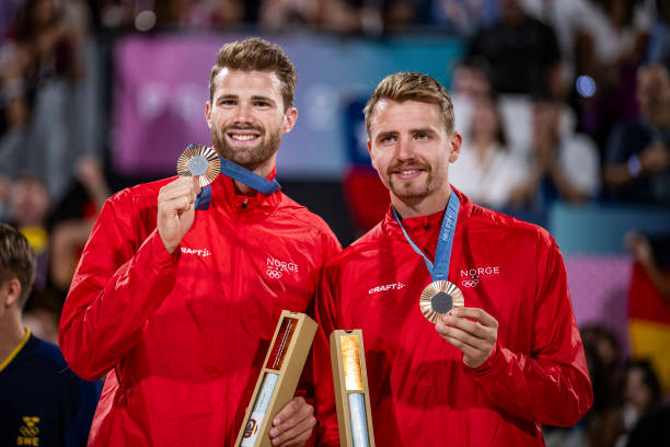 九人制排球站位規(guī)則全解析：球員位置與輪換示意圖