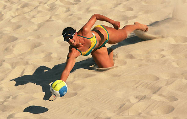 拯救你的“墊球”！一傳到位的關(guān)鍵——上手傳球與下手墊球姿勢精講