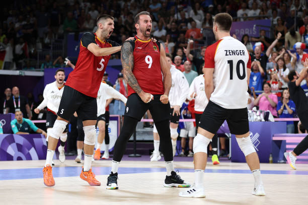 馮坤丈夫現(xiàn)狀：事業(yè)家庭雙豐收，成為人生贏家