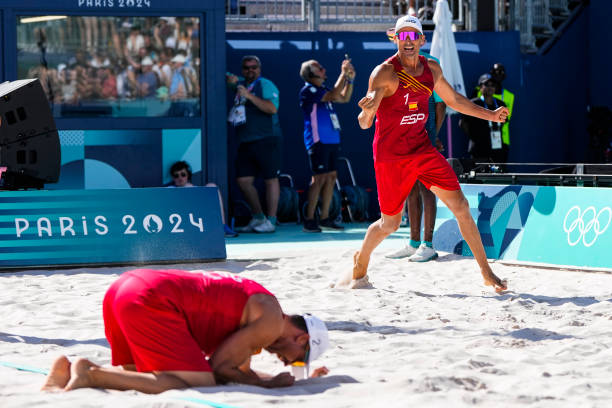 如何掌握排球比賽中的基本動作：從墊球到二傳