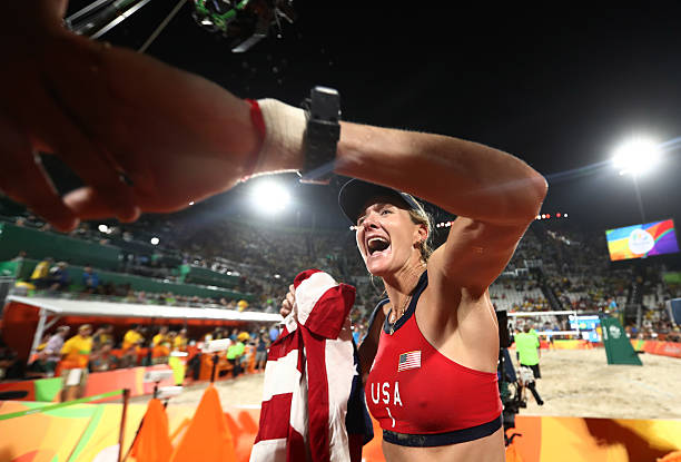 兩位排球女王：內(nèi)斯里漢與朱婷的職業(yè)生涯對比