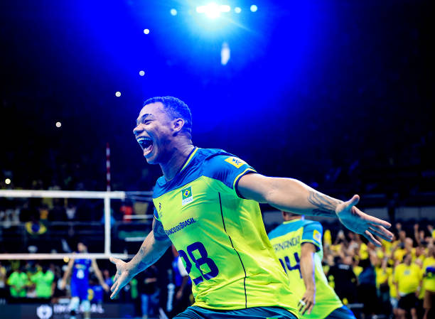 如何測(cè)量排球場(chǎng)的標(biāo)準(zhǔn)長(zhǎng)寬？